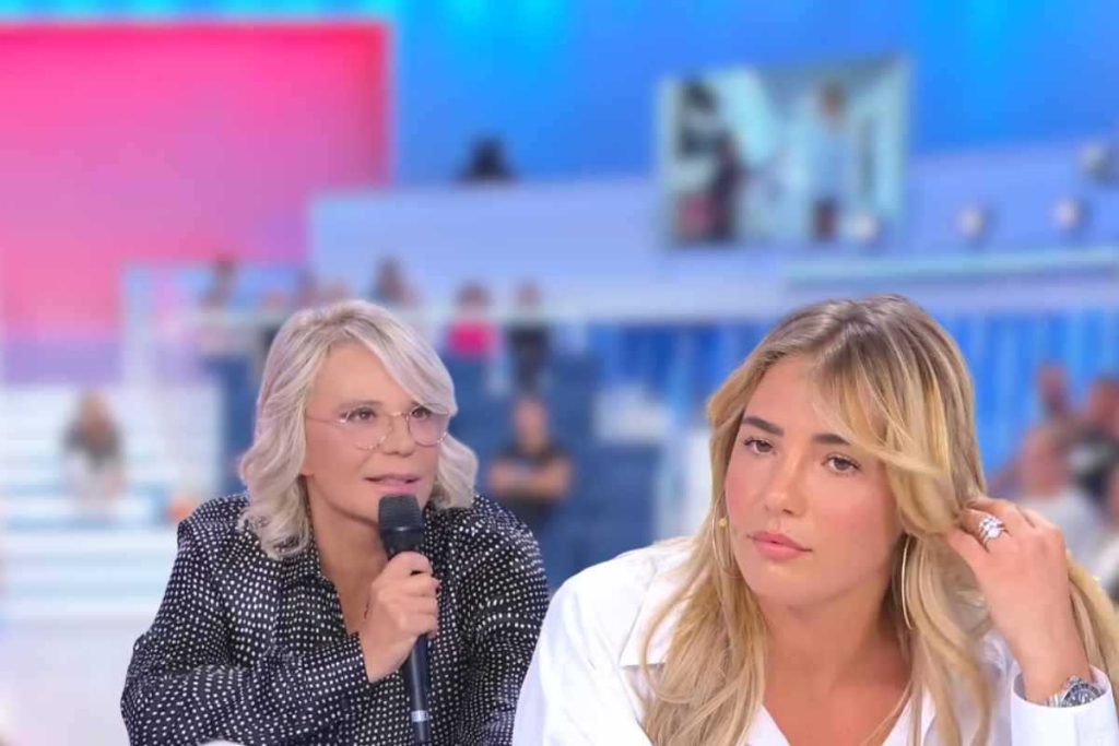 martina contro maria de filippi reazione conduttrice