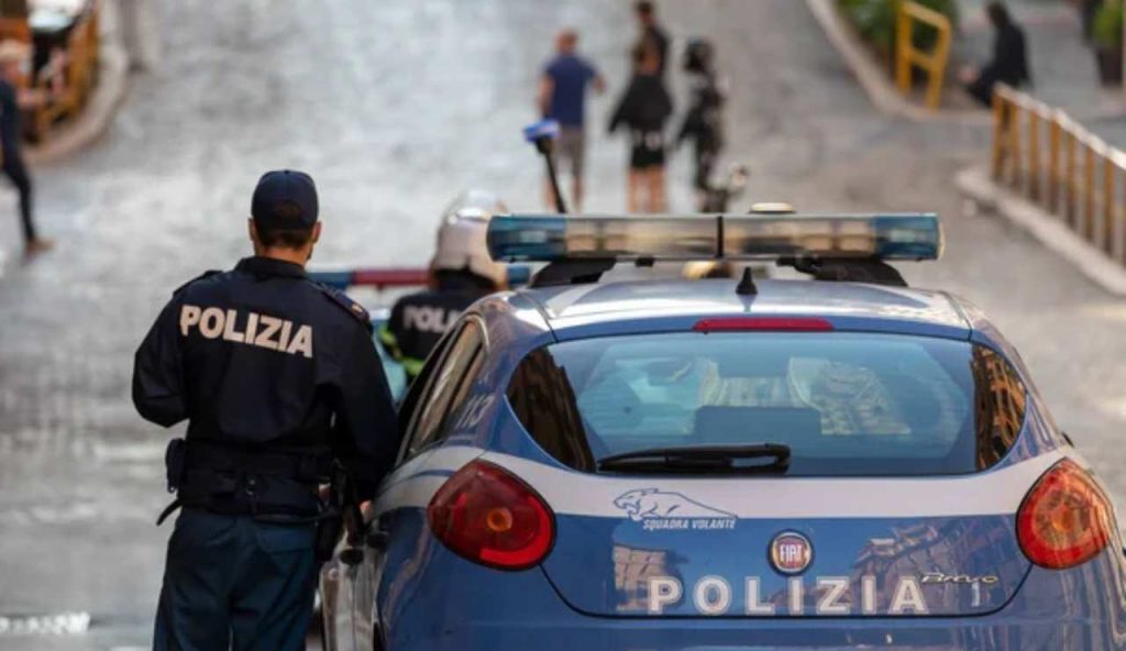 Polizia italiana in servizio (Depositphotos)