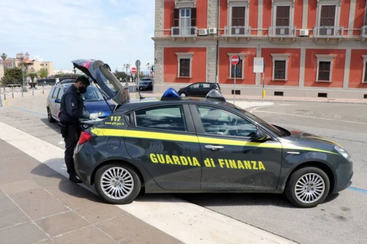 Volante della Guardia di Finanza (Depositphotos)