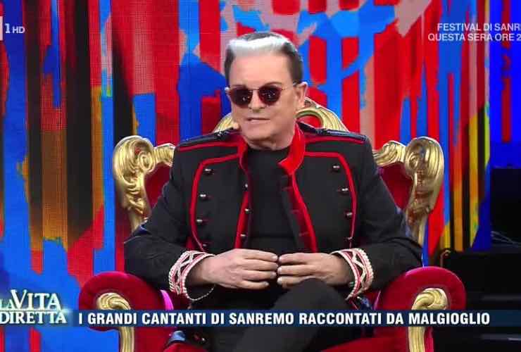 Cristiano Malgioglio ciuffo biondo retroscena cantante