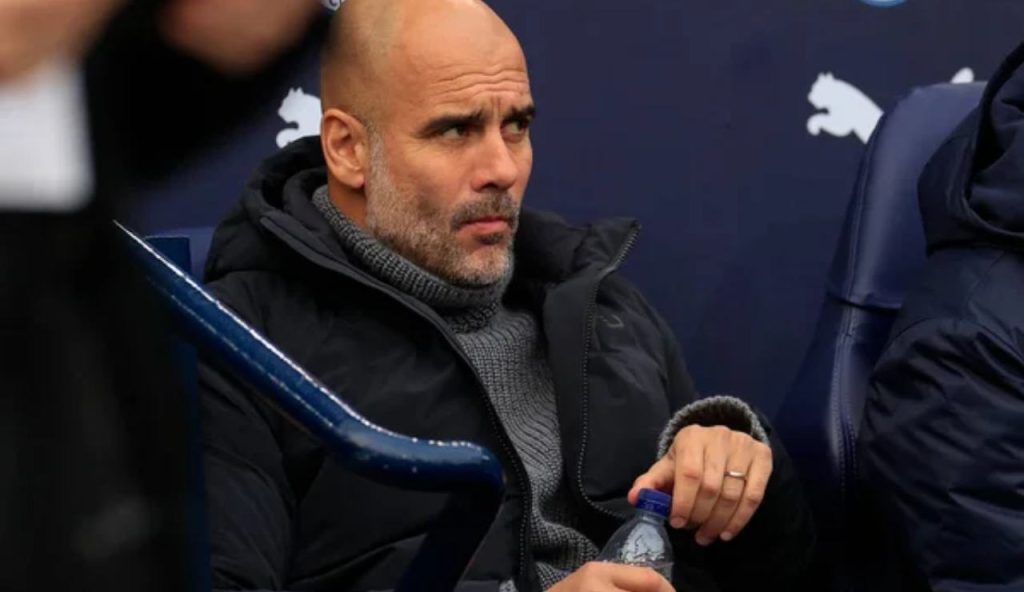 Pep Guardiola con sguardo pensieroso (Depositphotos)