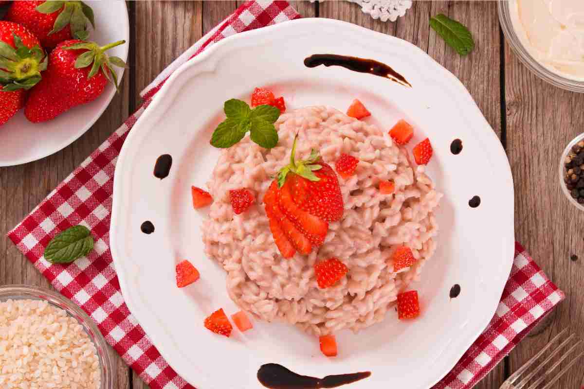 Risotto alle fragole sul tavolo