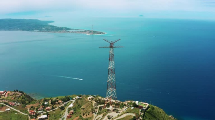 Scorcio dello Stretto di Messina (iStock)