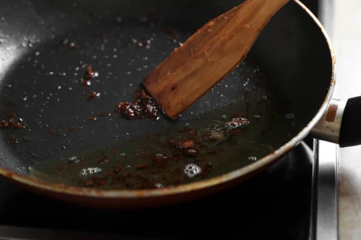 trucco togliere residui cibo padelle antiaderenti