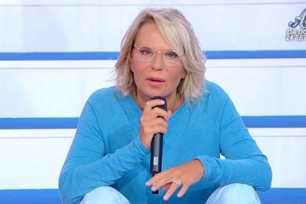 Uomini e Donne viola regole Maria De Filippi