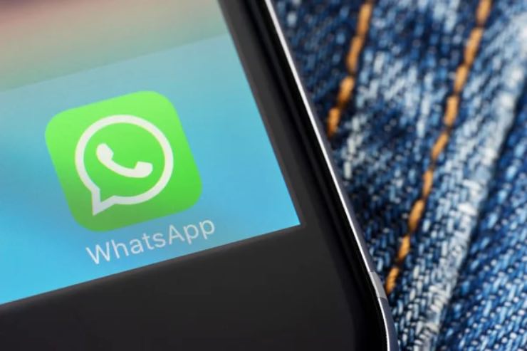 WhatsApp trucco leggere messaggi senza online spunte blu